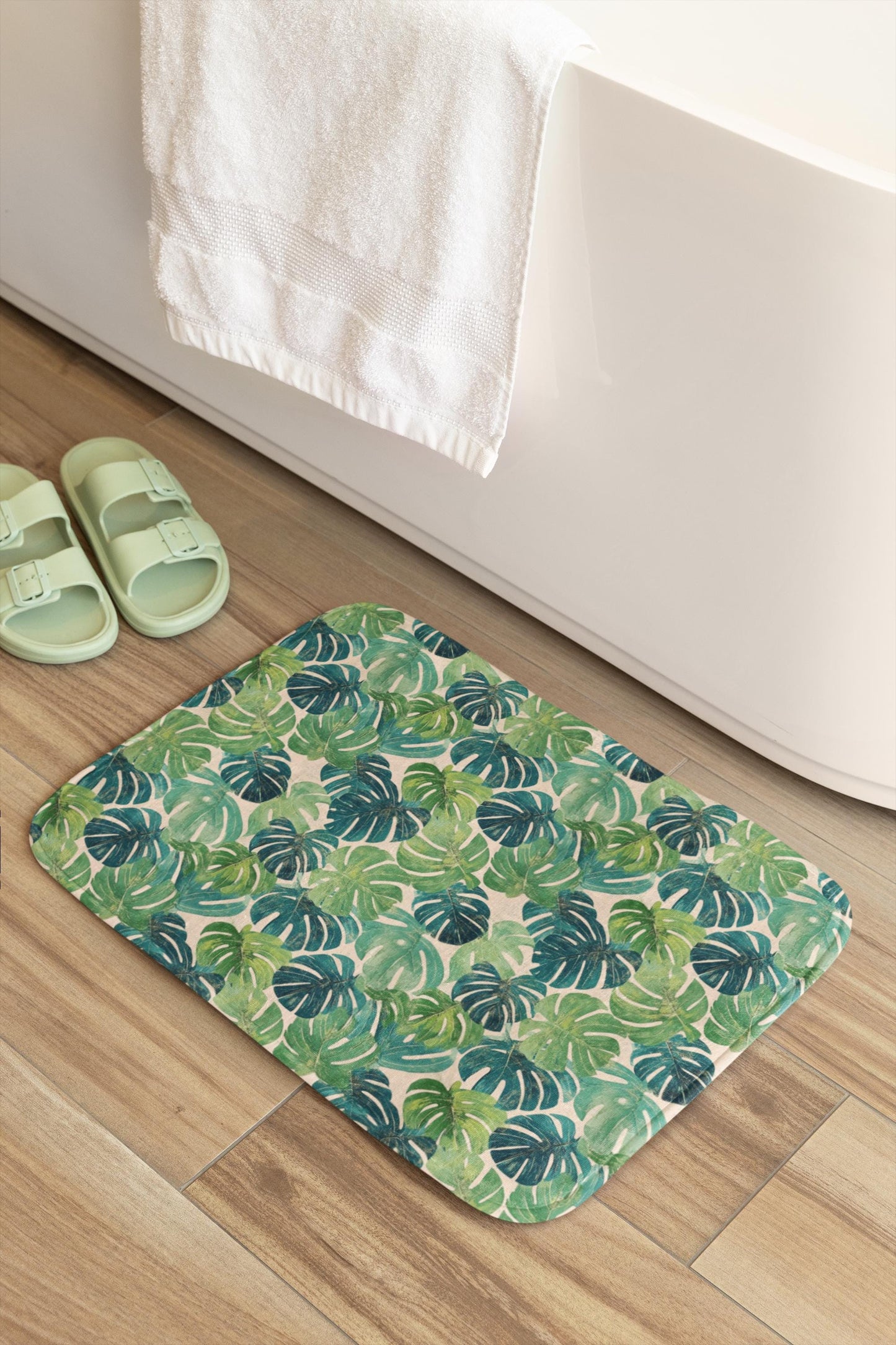 Monstera Leaf Bath Mat – Tropical Green Bathroom Rug