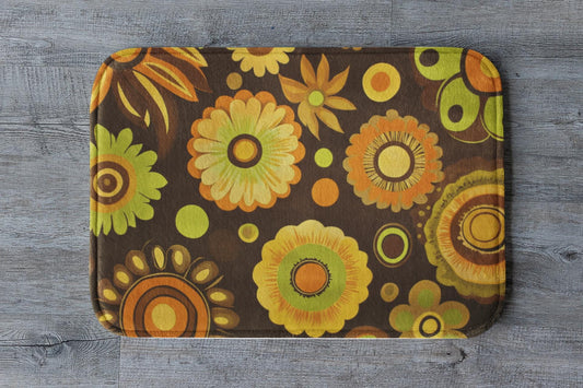 Retro Floral Bath Mat – 70s Style Groovy Flower Rug