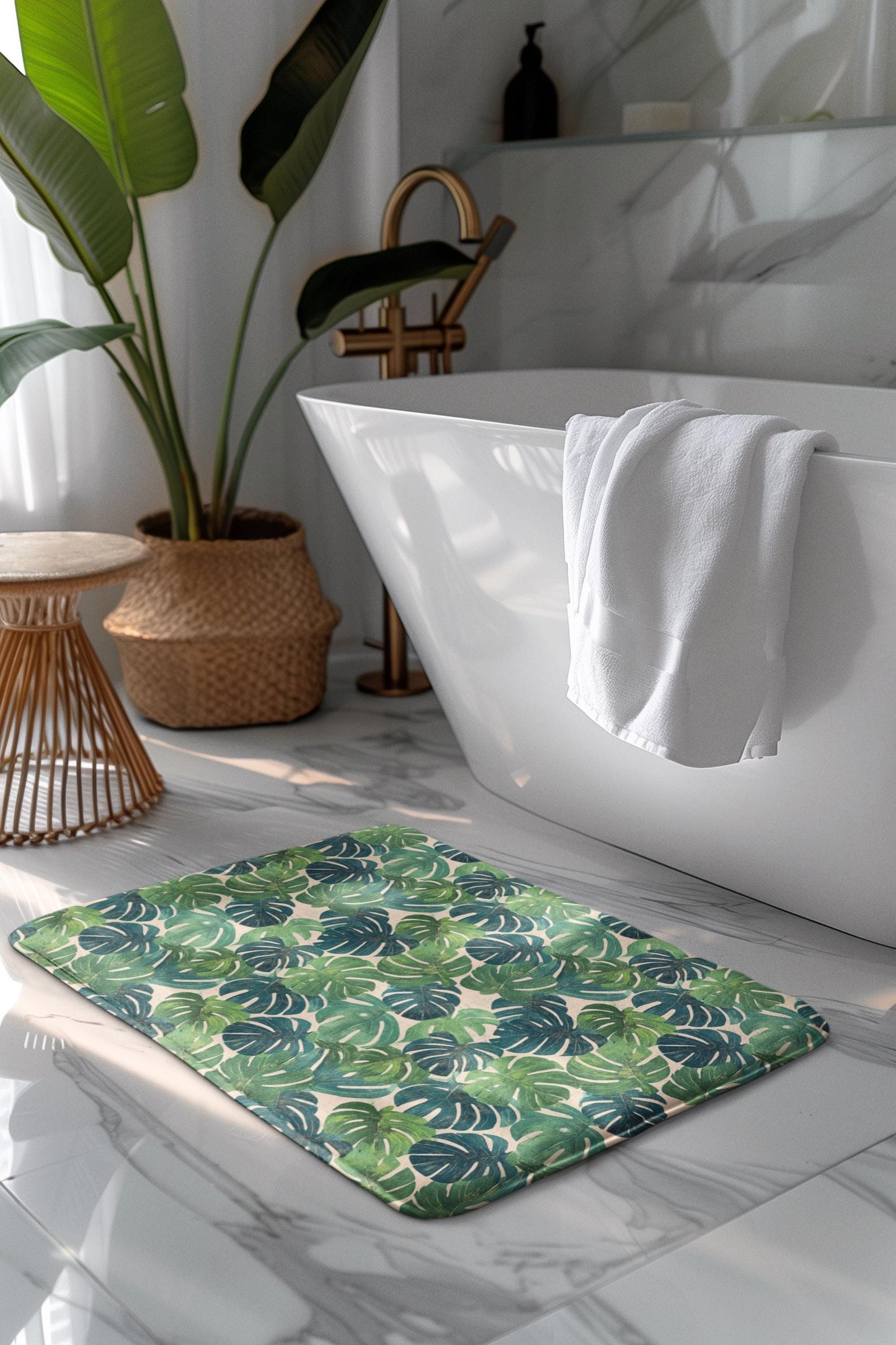 Monstera Leaf Bath Mat – Tropical Green Bathroom Rug